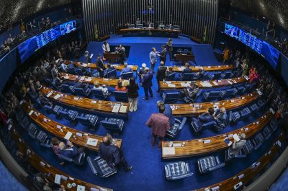 Plenário do Senado Federal durante sessão deliberativa ordinária. Na pauta, Proposta de Emenda à Constituição (PEC) 3/2020, que atribui somente à União a tarefa de legislar sobre defesa cibernética e segurança cibernética, transporte de valores e segurança das instituições financeiras. Mesa: presidente do Senado Federal, senador Rodrigo Pacheco (PSD-MG); secretário-geral da Mesa do Senado Federal, Gustavo A. Sabóia Vieira; senador Chico Rodrigues (PSB-RR). Foto: Andressa Anholete/Agência Senado