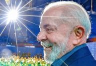 Confesso que fiquei um pouco assustado, diz Lula sobre líquido na cabeça