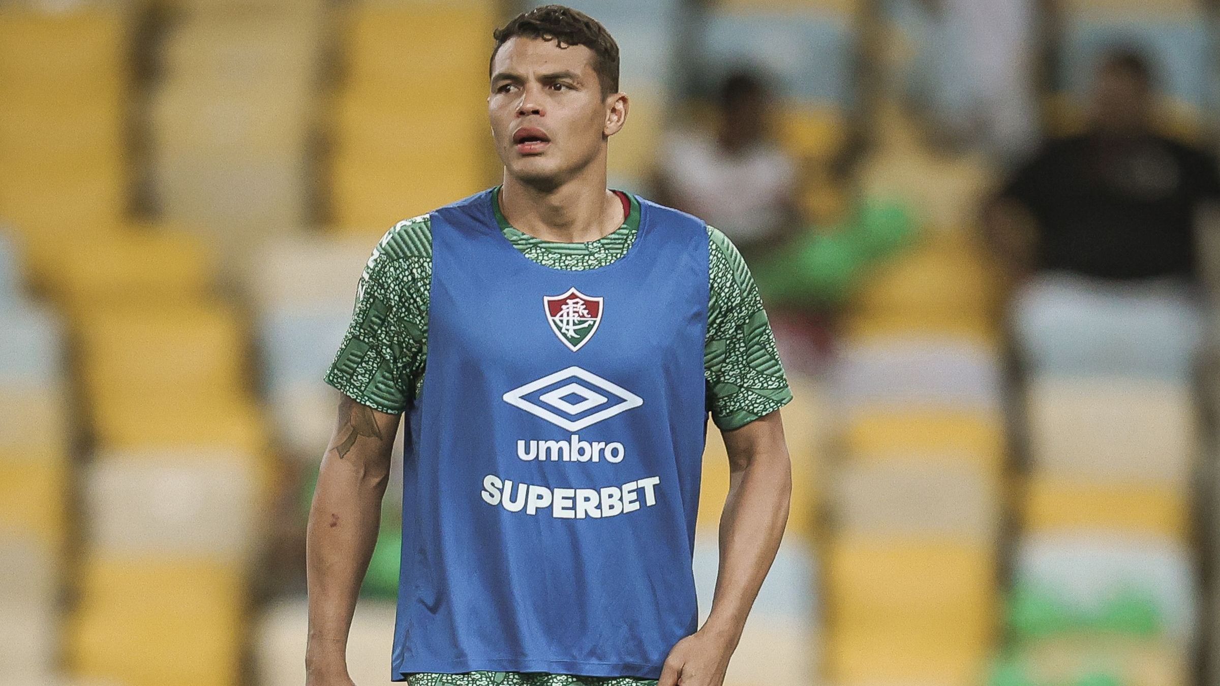 Thiago Silva aquece antes de Fluminense x Cuiabá