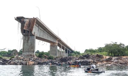 Ibama confirma vazamento de ácido sulfúrico no rio Tocantins após queda de ponte