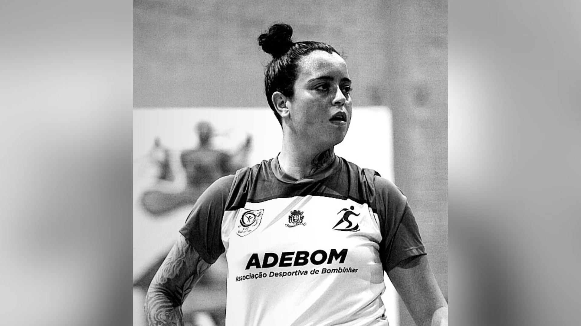 Carol Oliveira, de 22 anos, morreu após cair 22 andares.