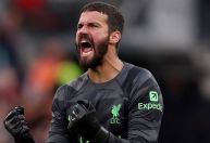Técnico do Liverpool confirma volta de Alisson em jogo da Champions League