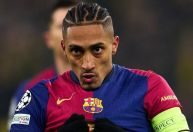 Com gol de Raphinha, Barcelona vence Borussia Dortmund na Champions League
