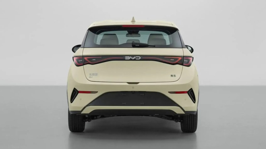 BYD Dolphin 2026 ganha visual renovado e vai ter motor flex no Brasil • Reprodução/MIT
