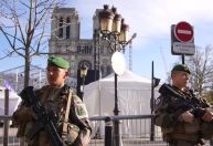 Segurança é reforçada nos arredores da Catedral de Notre-Dame para reabertura