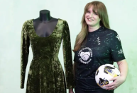 Vestido de Taylor Swift influenciou a nova camisa de clube europeu; entenda