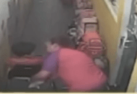 Polícia de SP investiga criança amarrada por "tia de creche" em "castigo"; veja vídeo