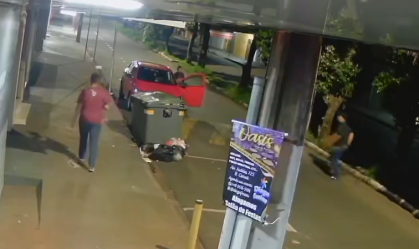 Vídeo: Mulher é arrancada do carro durante assalto em Uberlândia (MG)