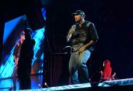 Juíza mantém Chris Brown preso após audiência sobre ataque a produtor