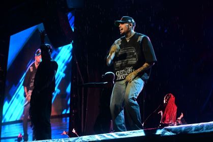 Chris Brown retornou ao Brasil neste sábado (21), após 14 anos