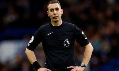 Árbitro demitido da Premier League revela que é gay e desabafa