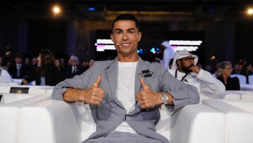 Cristiano Ronaldo durante cerimônia do Globe Soccer Awards defende Vini Jr e diz que brasileiro deveria ter recebido Bola de Ouro