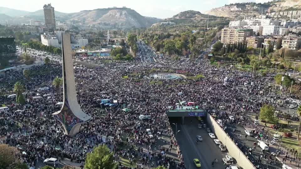 Imagens de drone das comemorações em Damasco, capital da Síria, dias após a queda do regime de Assad.