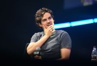 Astro de “Teen Wolf” diz que procura noiva no Brasil: "Tirar a cidadania"