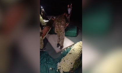 Vídeo: Túmulo do pai de Bashar al-Assad é vandalizado na Síria