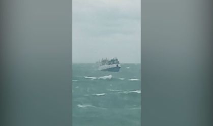 Praias russas do Mar Negro são inundadas de petróleo após naufrágio de petroleiros