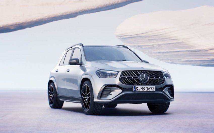 O modelo é SUV híbrido de 7 lugares e tem 397 cv de potência • Mercedes/Divulgação