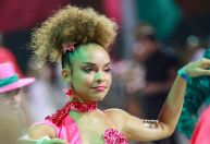 "Mania de Você": atriz é passista e desfila na Mangueira desde criança