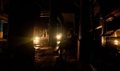 Cuba tem colapso na rede elétrica e milhões de pessoas ficam sem luz