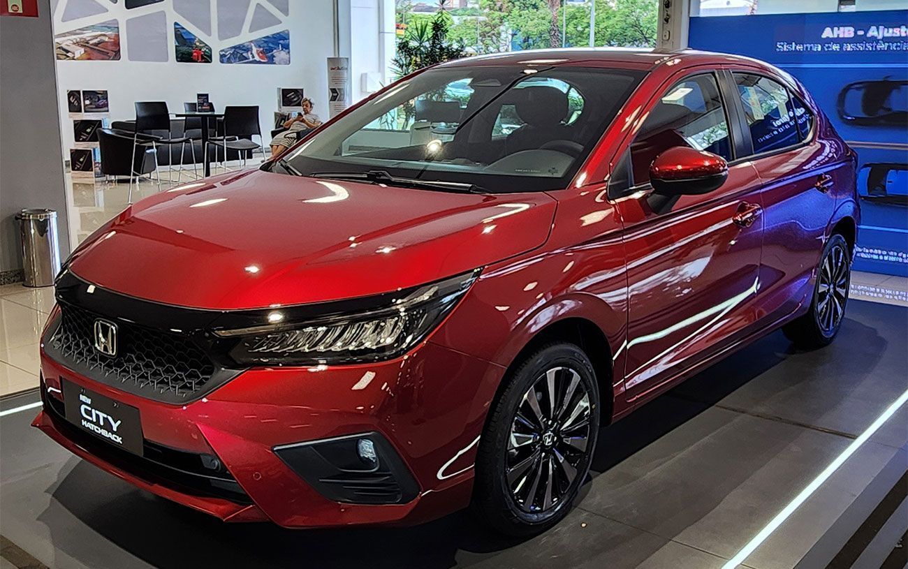 Honda City Hatch Touring 2025 ganha novo visual