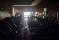 Aparelhos ficam destruídos após incêndio em academia em Fortaleza