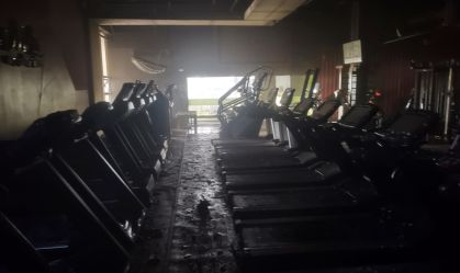 Aparelhos ficam destruídos após incêndio em academia em Fortaleza