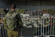 Exército de Israel mostra armas que teriam sido apreendidas no sul do Líbano