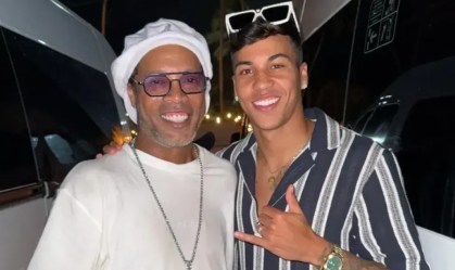 Ronaldinho Gaúcho curte festa com astro do Real e jogador do Cruzeiro