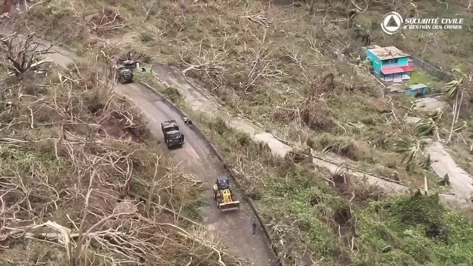 Socorristas buscam sobreviventes e contam mortos por ciclone em