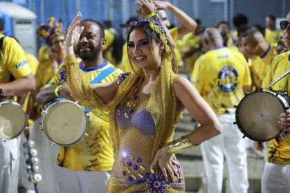 Lexa deixou o cargo de rainha de bateria da Tijuca para cuidar da saúde