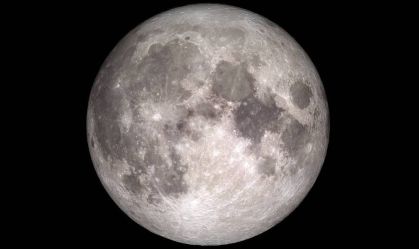 Por que os dois lados da Lua parecem tão diferentes? A gravidade explica