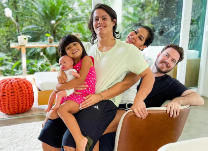 Maíra Cardi e filhos