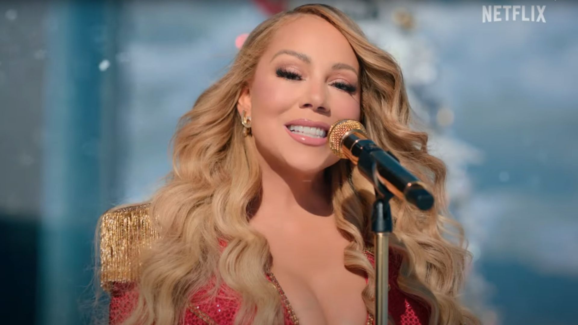 Mariah Carey vestida como Paquita em show de especial da NFL