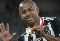 Atlético-MG oficializa saída de Mariano e se despede de lateral multicampeão