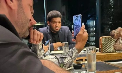 Corinthians: Memphis divulga foto de conversa com Pogba e diretor do clube