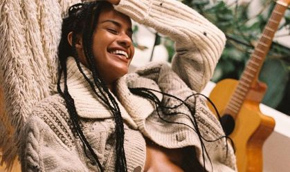 Modelo brasileira grávida de Vincent Cassel publica ensaio fotográfico; veja