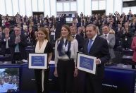Edmundo González e María Corina, opositores na Venezuela, recebem prêmio da UE