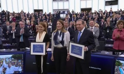 Edmundo González e María Corina, opositores na Venezuela, recebem prêmio da UE