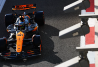 Piastri lidera dobradinha da McLaren no último treino de F1 da temporada