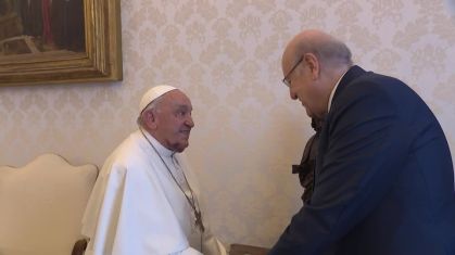 Papa Francisco se encontra com primeiro-ministro do Líbano.