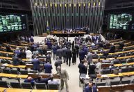 Três deputados petistas votaram contra PEC do pacote fiscal do governo