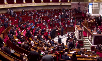 França corre para evitar shutdown após colapso das negociações do orçamento