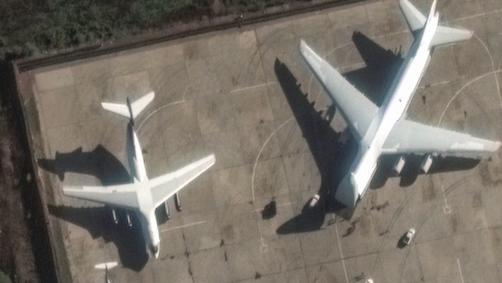 Rússia parece preparar aeronaves para deixar Síria, mostram imagens de satélite.