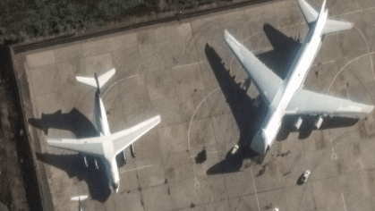 Rússia parece preparar aeronaves para deixar Síria, mostram imagens de satélite.
