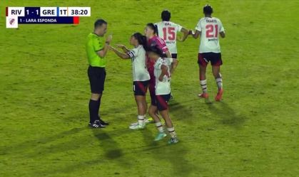 Grêmio repudia caso de racismo que fez time deixar campo contra River Plate