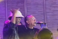 Em festa, Galvão Bueno exalta Ronaldinho Gaúcho e cai na dança com o craque