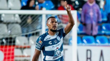 Salomón Rondón em ação pelo Pachuca