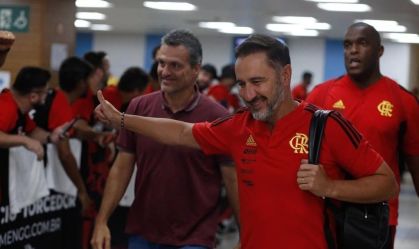 Brasileiros "invadem" anúncio de Vitor Pereira em clube inglês