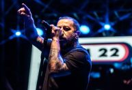 Van da banda CPM 22 é roubada no Rio; músicos estão bem