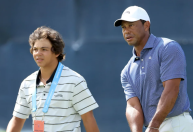 Tiger Woods anuncia retorno ao golfe após cirurgia nas costas